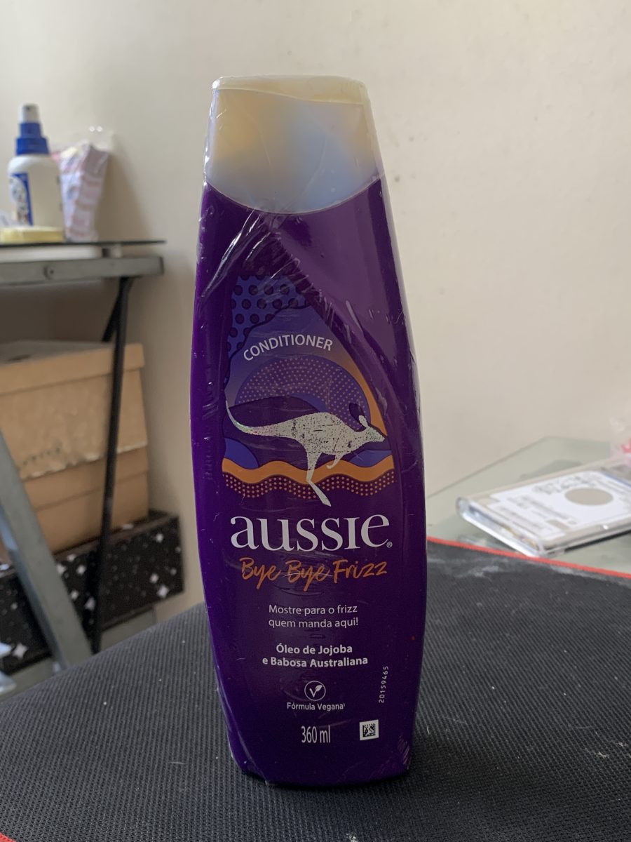Condicionador Aussie Bye Bye Frizz