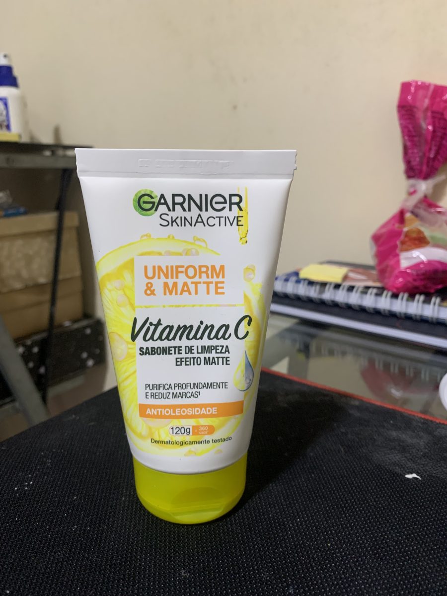 Sabonete de Limpeza Garnier SkinActive Uniform & Matte Vitamina C 120g